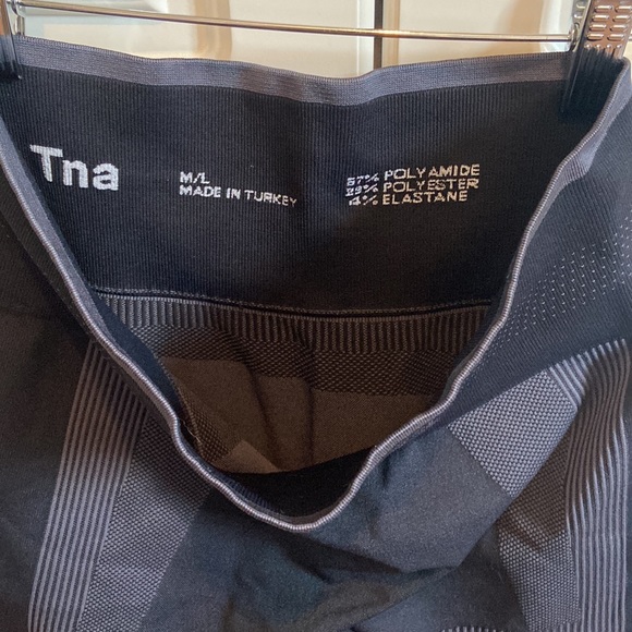 Aritzia TNA biker shorts - Picture 2 of 4